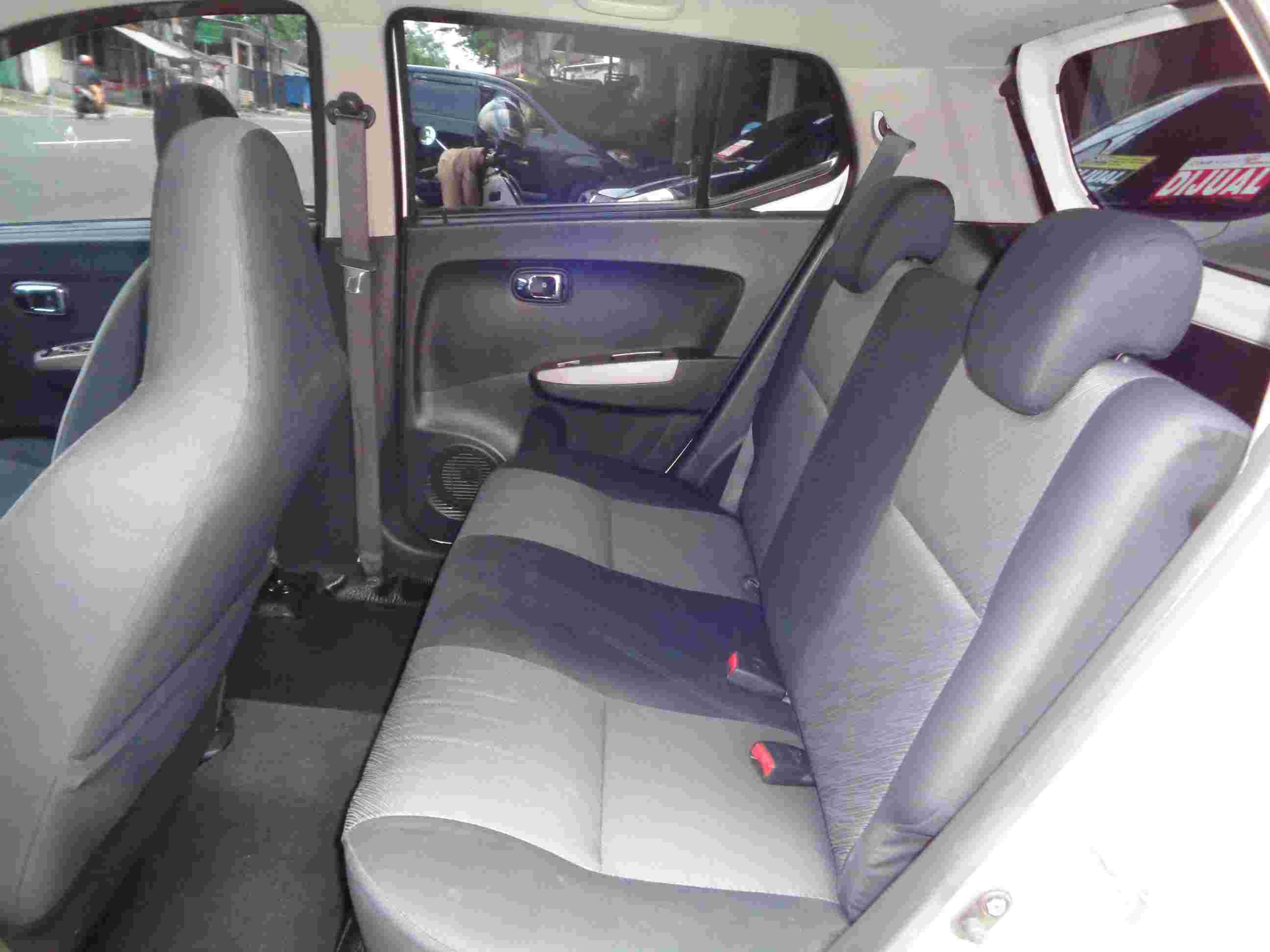 Daihatsu Ayla X 2014 Jok Belakang