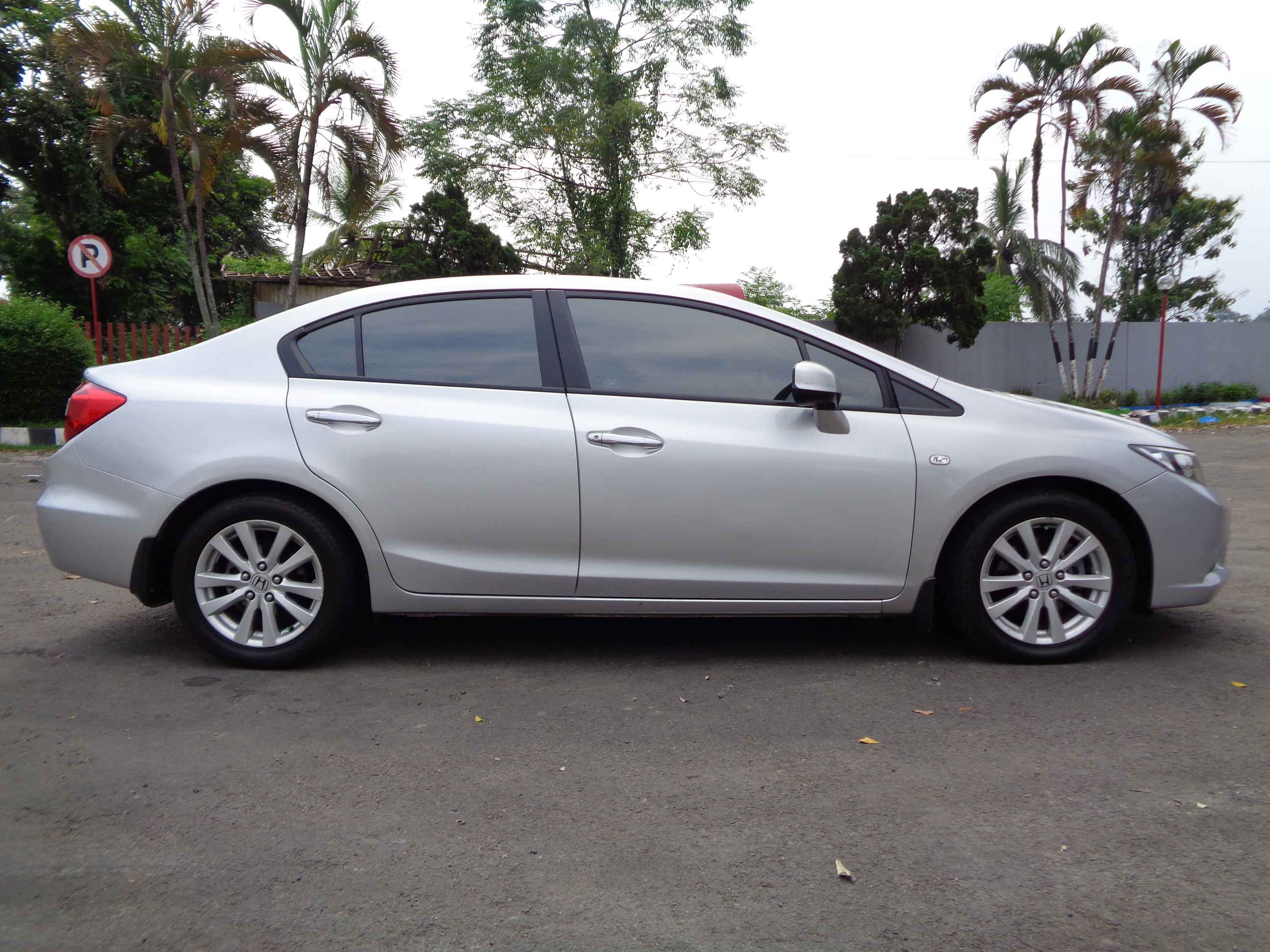 Honda Civic FB 2012 Tampak Samping